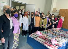 Asl Viterbo: Aman dona 60 bag porta drenaggio per le donne operate di tumore al seno, realizzate dalle volontarie dell'associazione