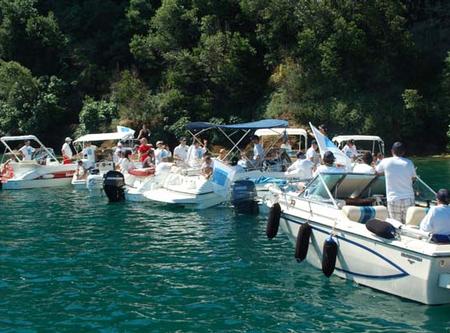 Gita in barca sul lago di Bolsena per i ragazzi dell'unità operativa Disabile adulto della Ausl di Viterbo