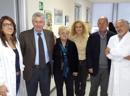 Il personale del Centro diabetologico con il sindaco di Viterbo, Leonardo Michelini, lo scorso 9 novembre, durante l'apertura straordinaria per visite e controlli gratuiti.