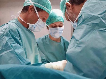 Asl Viterbo: a Belcolle primo intervento di asportazione di una neoplasia del fegato da sveglio